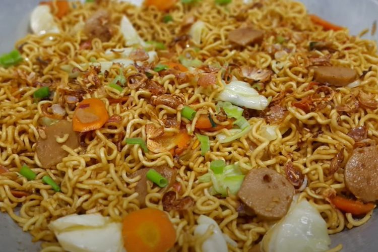 Resep Mie Goreng Sosis Bakso Super Enak, Bumbunya Murmer Banget, Andalan Menu Sahur Sederhana