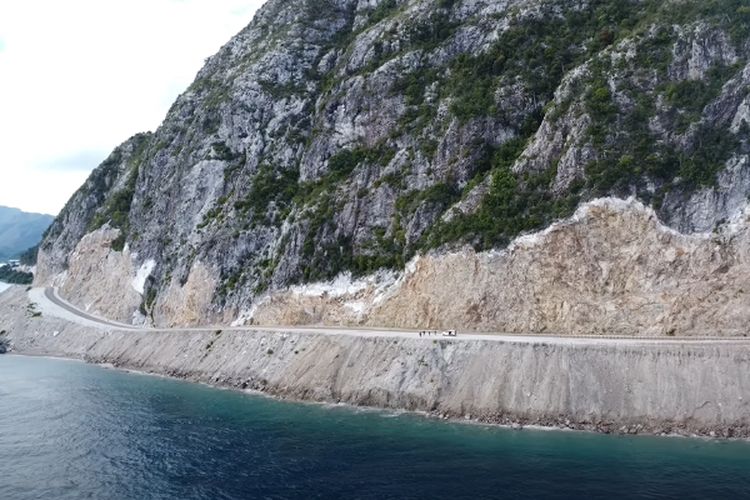 Berada di Tepi Bukit Selat Lampa, Jalanan di Natuna Ini Punya Panorama Tropis Terindah Khas Kepulauan Riau