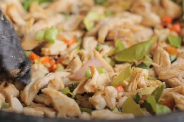 Resep Ayam Sambal Matah Tanpa Minyak, Makanan Diet Rendah Kalori Ini Cocok Jadi Menu Sahur Enak dan Tidak Perlu Sengsara