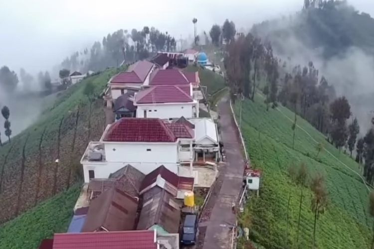 Bak Tembus Kayangan, Inilah Desa Tertinggi di Jawa Timur yang Dikeliingi Rumah Mewah