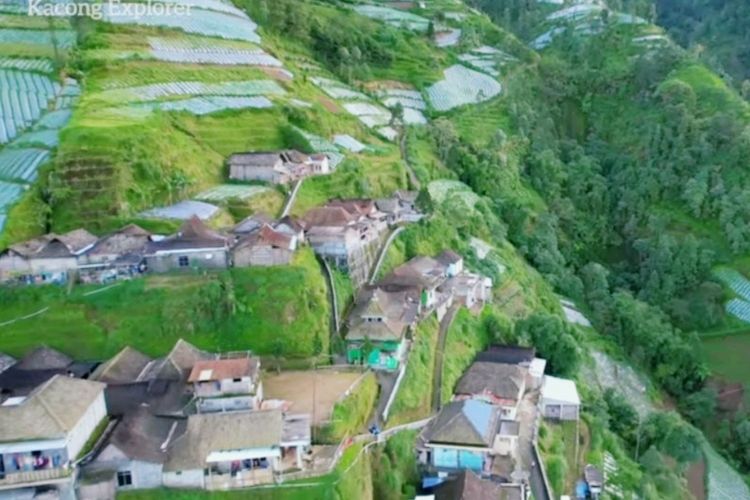 Menempel di Tepi Jurang! Desa Paling Ekstrem di Kaki Gunung Merbabu Jawa Tengah Ini Tetap Padat Penduduk, Alasannya…
