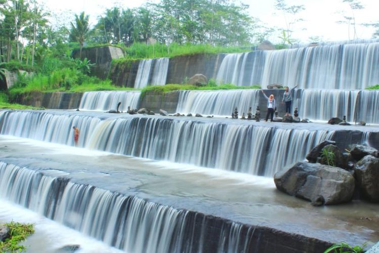 Punya 6 Tingkat Terasering, Wisata Buatan di Sleman Panoramanya Bak Lukisan