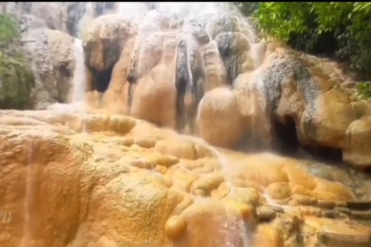 Wisata Gua di Kabupaten Banyumas Ini Dindingnya Berwarna Kuning Keemasan yang Sangat Unik Bak Surga Tersembunyi