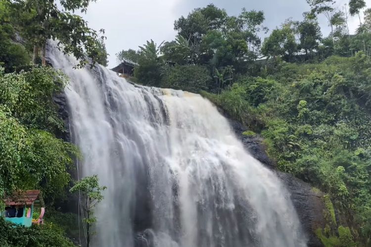 Wisata Curug Paling Hits Cianjur, Tawarkan Pesona Surgawi Niagara Mini di Balik Hutan Jawa Barat: Keindahannya Bak Tirai Transparan