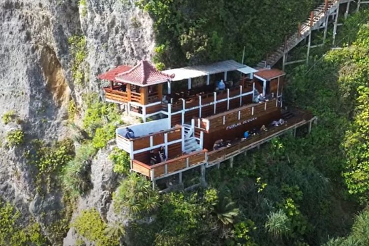 Nangkring di Tebing Samudra, Hidden Gem di Jogja Ini Suguhkan Wisata Gunung Kidul dengan View Senja Terindah