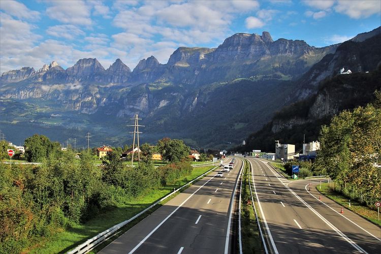 Bukan di Gotthard Swiss, Gerbang Tol Salatiga Tawarkan Panorama Indah Berlatarkan Gunung Merbabu