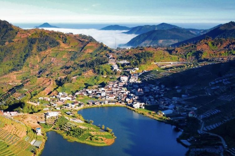 Ketinggiannya 2.263 Mdpl, Bukit Sikunir di Jawa Tengah Ini Tawarkan Keindahan Telaga di Bawah Kakinya