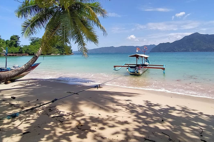 Suka Hunting Foto? Datang Aja ke Pantai Karanggongso di Trenggalek Cocok untuk Si Paling Instagramable