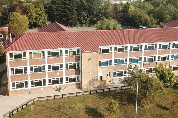 Kuras Kantong Senilai Rp245 Juta, Sekolah Eropa di Yunani Ini Padukan Dua Kurikulum