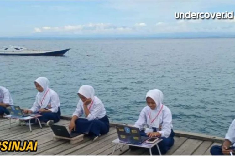 Terkendala Jaringan Internet, Siswa SMPN 31 Kabupaten Sinjai, Pulau Sembilan Ujian di Dermaga