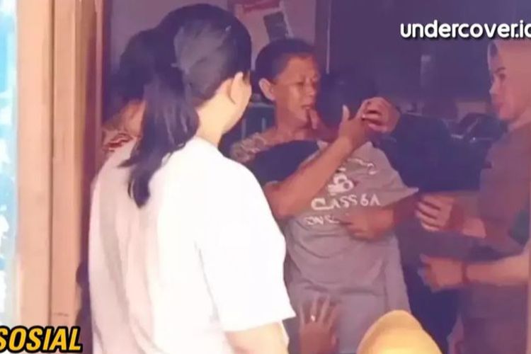 Bocah Laki-Laki Berusia 13 Tahun di Cirebon Alami Depresi Berat Gegara HP Dijual Ibunya: Warganet Malah Salahkan Sang Ayah!