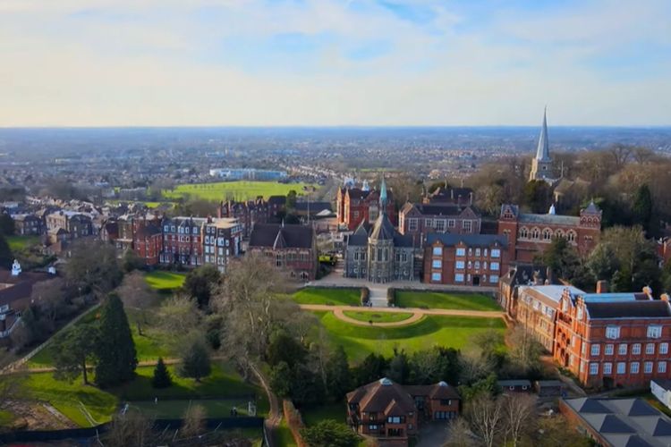 Eksis 572 Tahun, Harrow School of London Jadi Satu-satunya Sekolah Inggris yang Budayakan Bahasa Kuno: Part 1