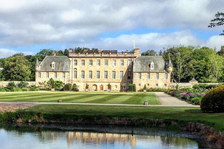 Berdiri di Lahan Seluas 200 Hektar, SMA Elit di Inggris Ini Ajarkan Siswa Berlayar dan Bertahan Hidup: Sekolah Raja Charles III?