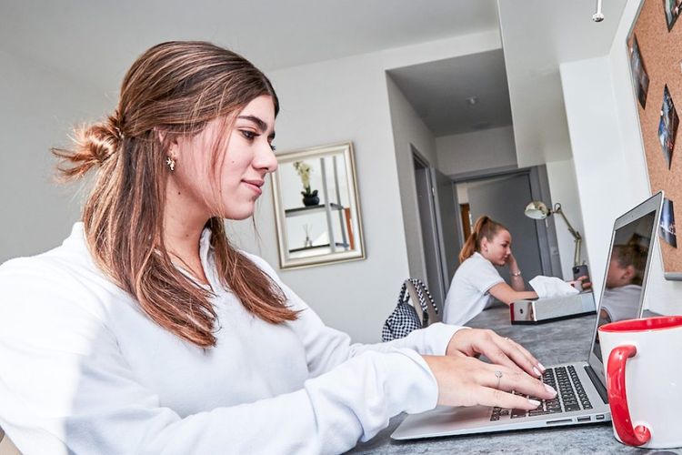 Cuma Bisa Tampung 160 Siswa, Sekolah di Swiss Ini Punya Dua Program untuk Musim yang Berbeda: Modal Masuknya Bikin Melongo!