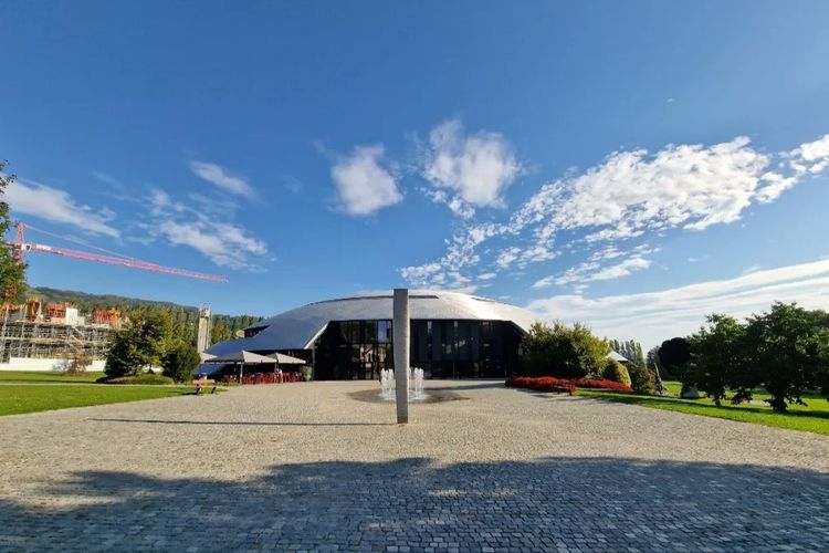 Dikenal Sebagai ‘Sekolah Para Raja’, SMA Elit di Swiss Ini Memiliki Dua Kampus untuk Musim yang Berbeda