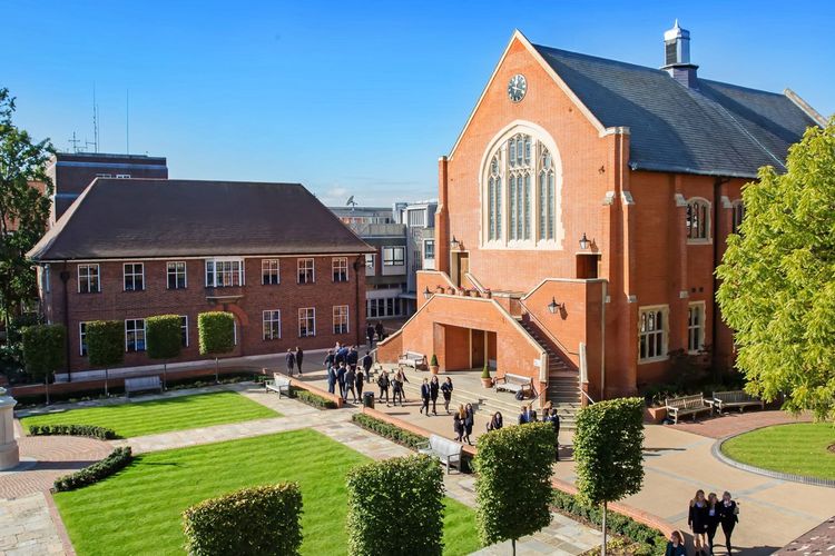 Berdiri pada tahun 1847, Sekolah Menengah Negeri di Inggris Ini Pernah Pinjamkan Namanya ke Lokomotif Uap