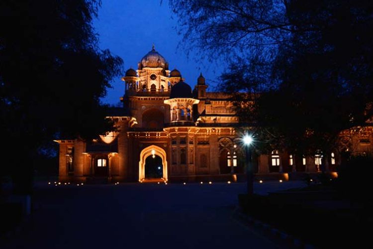 Biaya Sekolah Tak Semahal Jakarta, Aitchison College Pakistan Punya Fasilitas Bergaya Colosseum Roma