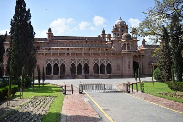 Didirikan Inggris, Sekolah Asrama Laki-laki Termahal di Pakistan Ini Dulu Hanya Didik 3 Golongan Elit Ini