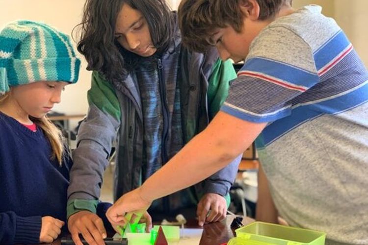 Sekolah di San Fransisco Ini Mengajarkan Hal-Hal Berbahaya kepada Siswanya: Mengadakan Kelas Peralatan Listrik?