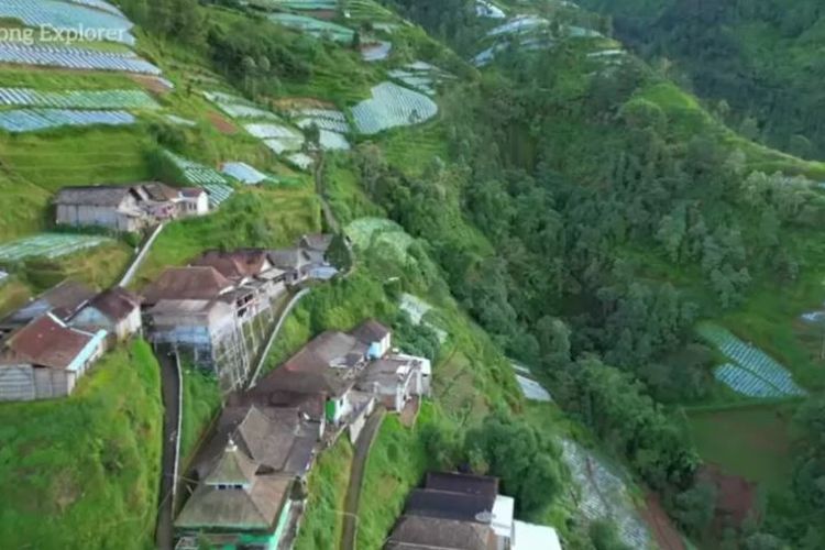 Anda Tidak Akan Percaya! Rumah di Desa Terpencil Jawa Tengah Dibangun Menempel Jurang: 1 Jam dari Semarang