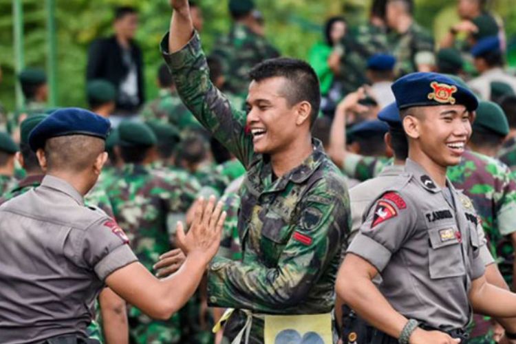 Adu Elit Gaji Polisi vs Tentara Golongan 1 Tamtama, Lulusan SMA Pilih Masuk Polri atau TNI?