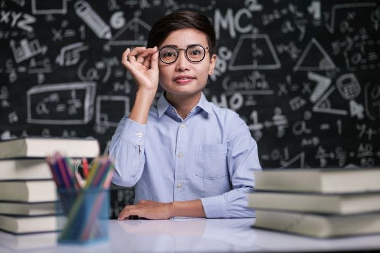 Orang yang Suka Tidur di Waktu Ini dan Berkata Kotor Biasanya Punya Kecerdasan Tinggi, Kamu Termasuk?