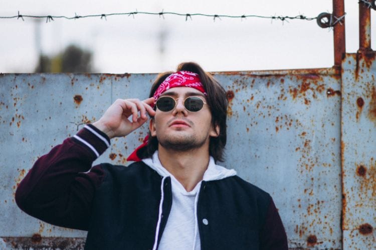 Penyebab Wanita Lebih Tertarik dengan Pria Bad Boy, Ini Penjelasannya Menurut Psikologi