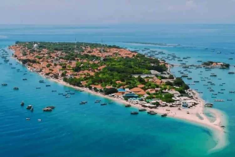 Siapa Sangka, Probolinggo Punya Desa Eksotis di Tengah Laut yang Pesonanya Seindah Surga!