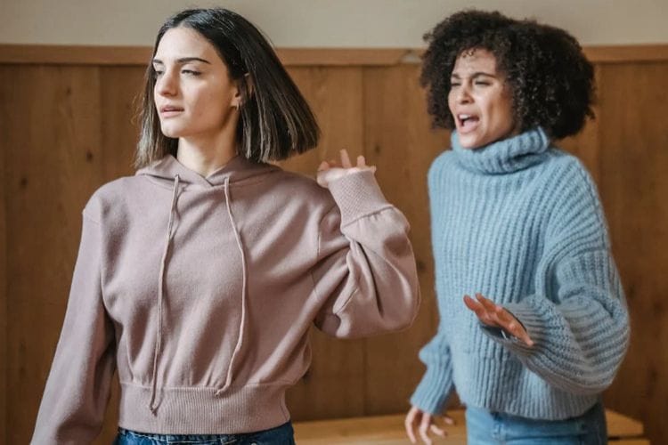 Cuma Jadi Benalu, Jangan Lagi Berteman dengan 10 Tipe Orang Seperti Ini