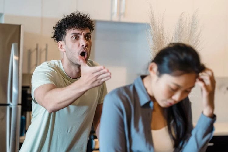 Sering Bertengkar dan Tidak Menghargai? Jika 9 Tanda Ini Muncul, Segera Akhiri Hubunganmu