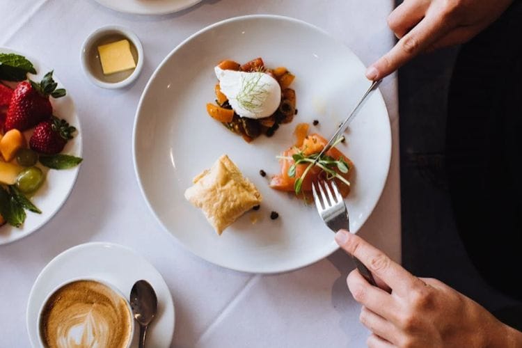 Lihat Cara Makan dan Minum Seseorang, Setiap Gerakan Gambarkan Sifat Asli Terselubungnya