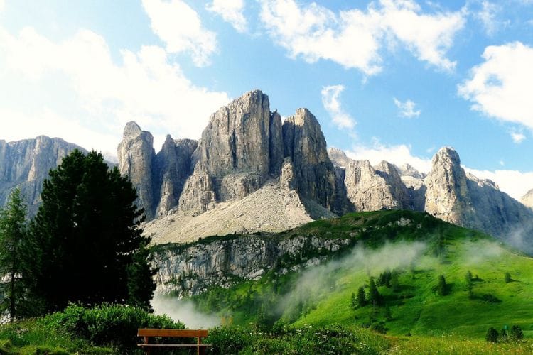 Tenang dan Bebas Sampah, Desa di Dolomites Italia Ini Bak Surga Tersembunyi