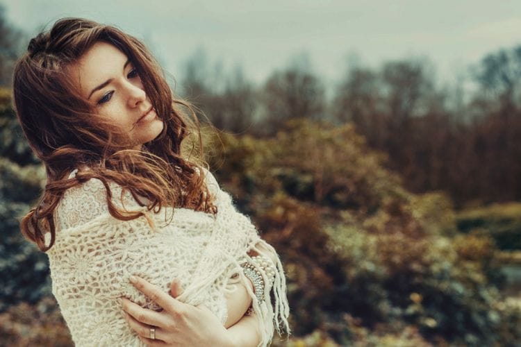 7 Perilaku Red Flag yang Bikin Pria Enggan Jadikan Anda Istri, Paling Terlihat Jika Suaranya Begini