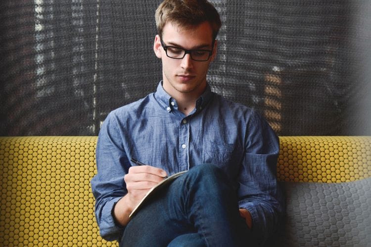 Menghadapi Pria Misterius? Berikut Bahasa Tubuh Bahwa Dia Suka Padamu