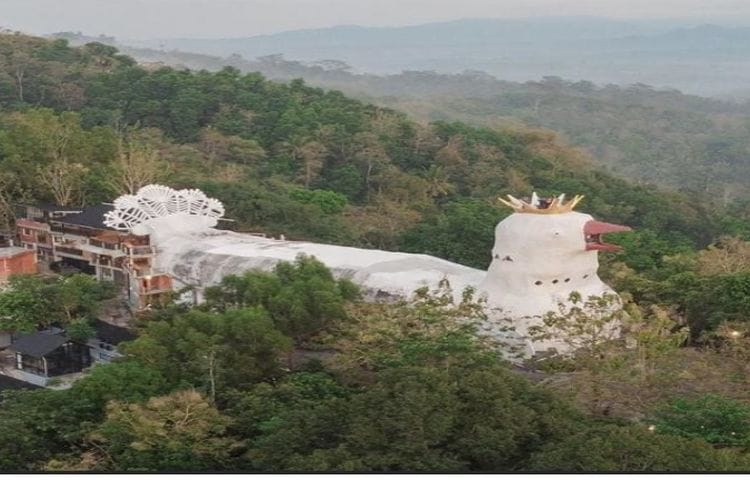 Gereja Tapi Bentuk Ayam? Mengintip Objek Wisata Unik di Jawa Tengah yang Pernah Jadi Lokasi Syuting Film AADC 2