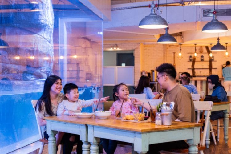Wisata Kuliner Unik Jakarta, Makan di Restoran Akuarium Indoor Terbesar se-Indonesia