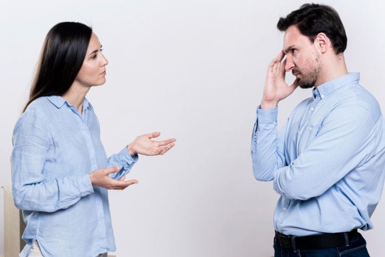 Pertanda Orang Canggung saat Ngobrol Denganmu, Sering Celetuk 5 Kalimat Ini Tanpa Sadar