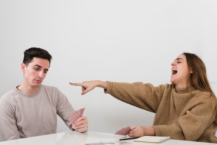 Jaga Jarak dari si Energy Vampire! Dia Bisa Menguras Emosi Kamu dengan 7 Perilaku Ini