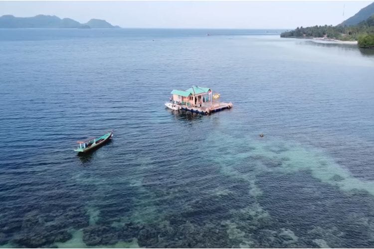 Warmindo Apung di Laut! Kulineran di Warung Tradisional Ini Cuma Ada di Pesawaran, Lampung