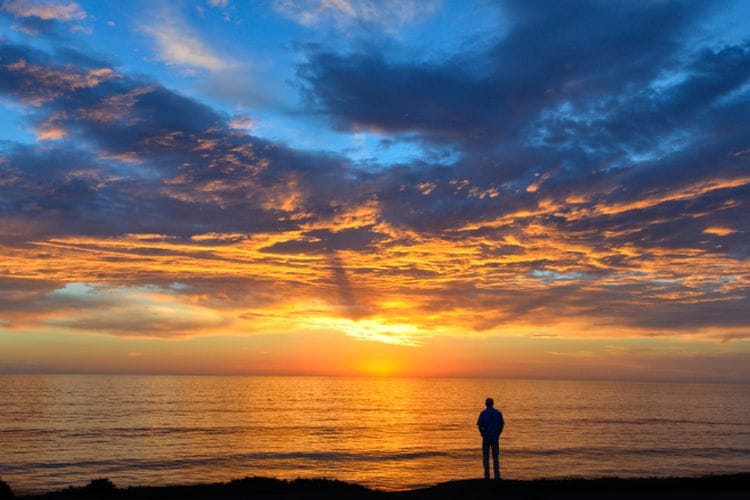 Hati Tenang Setiap Lihat Sunset, Ternyata Begini Kepribadian si Penyuka Senja yang Sebenarnya