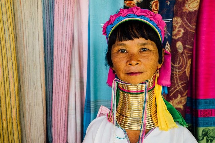 Leher Panjang Menjadi Simbol Kecantikan Suku di Thailand Ini, Simak Tradisinya