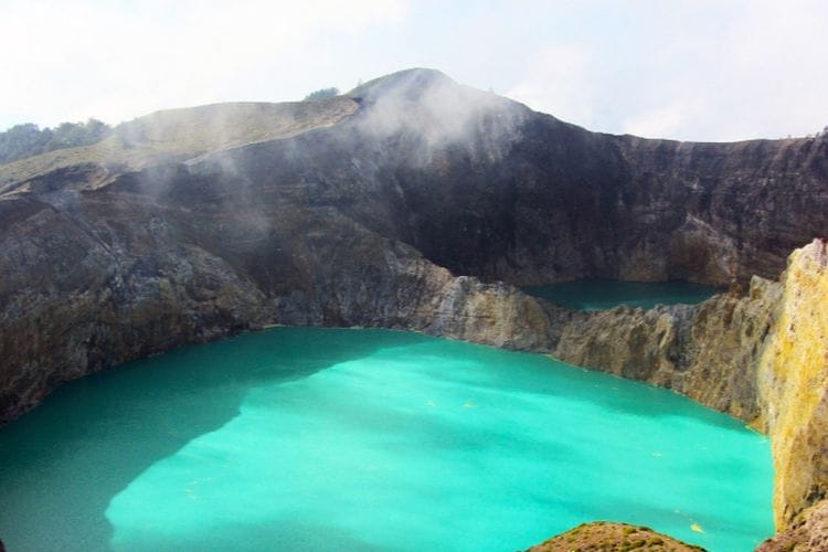 Danau Kelimutu, Telaga Tiga Warna di Nusa Tenggara Timur yang Indah Tapi Penuh Misteri