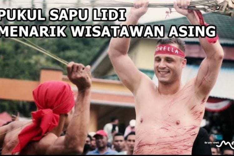Warisan Tradisi Ekstrem Desa di Pelosok Maluku: Saling Pukul dengan Sapu hingga Berdarah