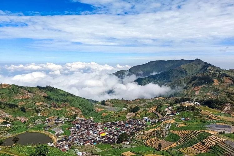 Jadi Desa Tertinggi di Pulau Jawa, Kampung Ini Bak Hidup di Atas Awan: Lokasinya 3 Jam dari Semarang
