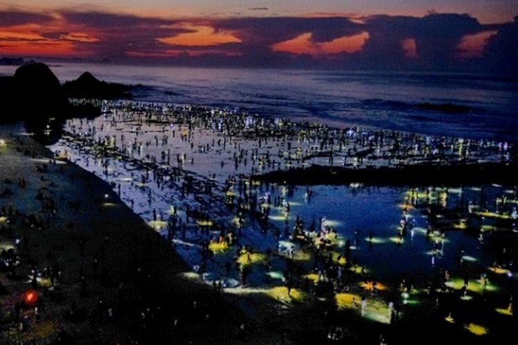 Mitos di Balik Tradisi Bau Nyale, Tradisi Unik Suku Sasak di Lombok Tengah Memburu Cacing