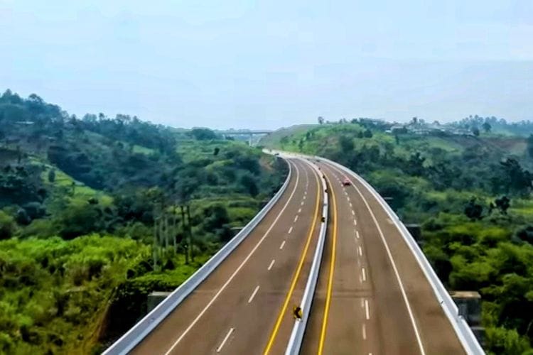 Progres Sudah 16,4 Persen, Prabowo Bablaskan Proyek Tol Bocimi di Sukabumi hingga Cianjur?