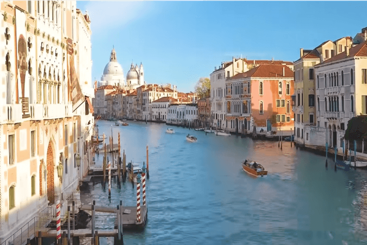 Hanya Ada di Italia, Ini Kota Tanpa Mobil dan Motor dan Jadi Tempat Paling Romantis