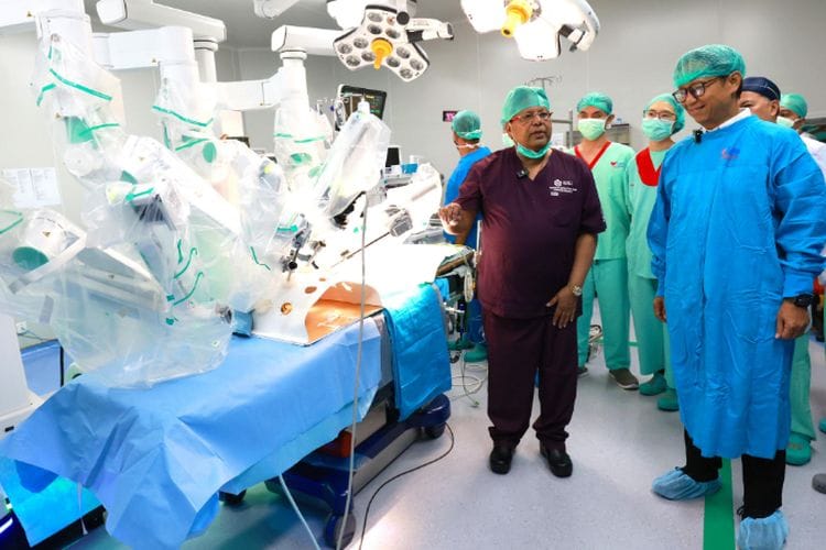 Pertama di Indonesia! Rumah Sakit Jakarta Barat ini Gunakan Teknologi Robotik Untuk Operasi Jantung