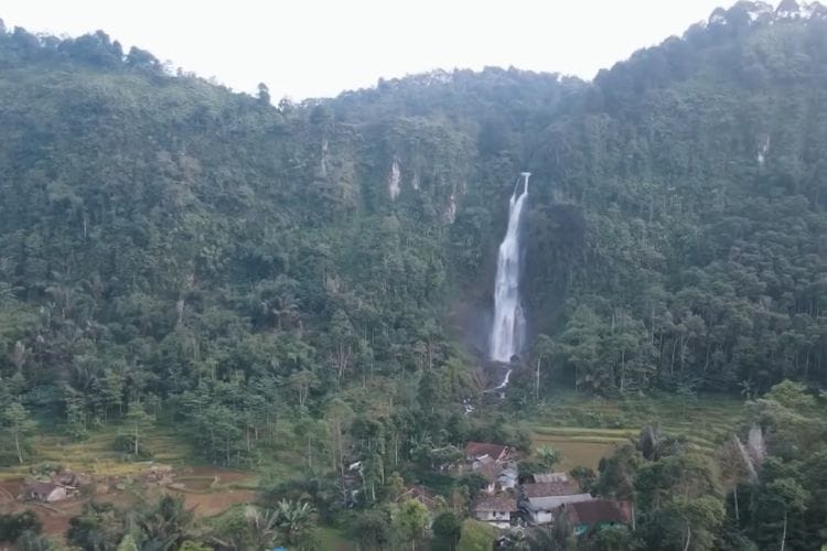 Luar Biasa Indahnya! Ini Dia Curug Tersembunyi di Jawa Barat yang Cocok Buat Relaksasi