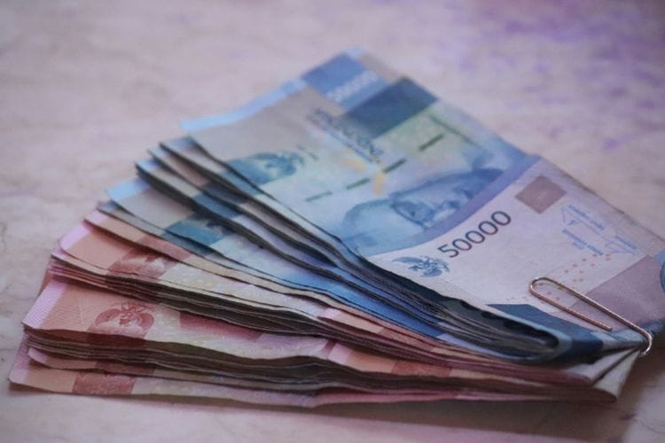 ALHAMDULILLAH! Upah Minimum Provinsi (UMP) Jawa Barat Tahun 2025 Bakal Naik, Segini Nominal yang Diperoleh Buruh